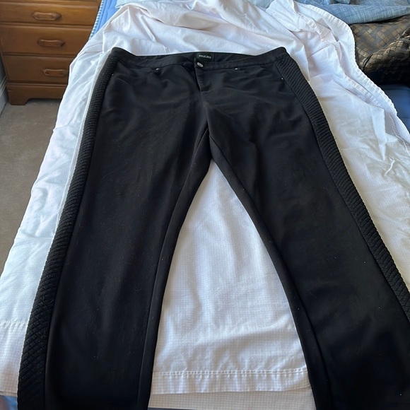 5 for $25 Women’s Focus 2000 black pants. Soft and flattering. Good condition. - Picture 1 of 4